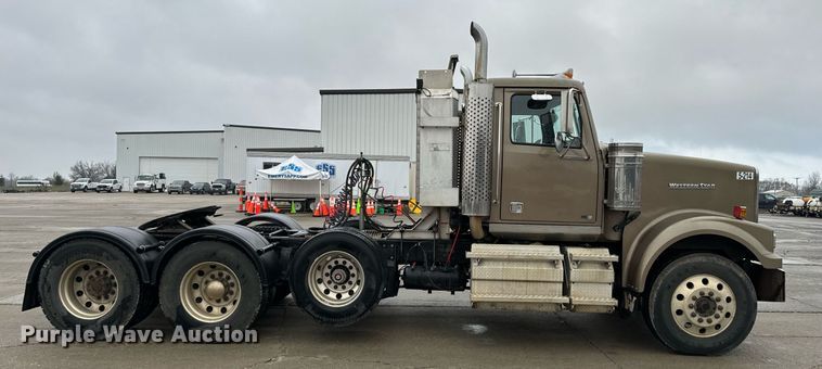 image for item NM9130 2012 Western Star 4900FA  semi truck