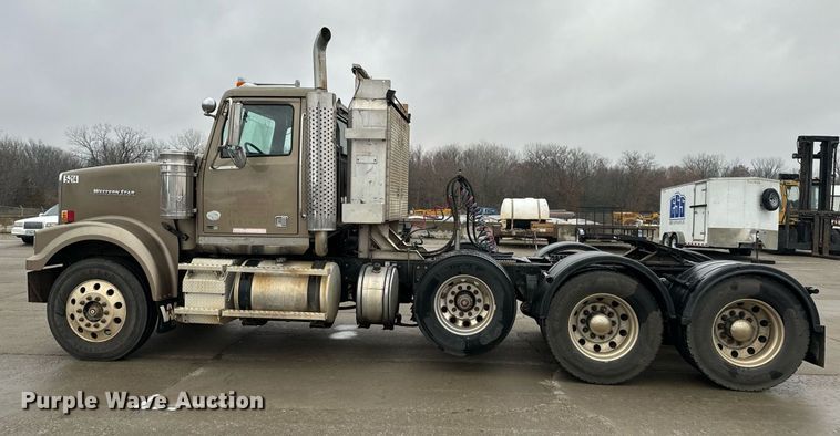 image for item NM9130 2012 Western Star 4900FA  semi truck