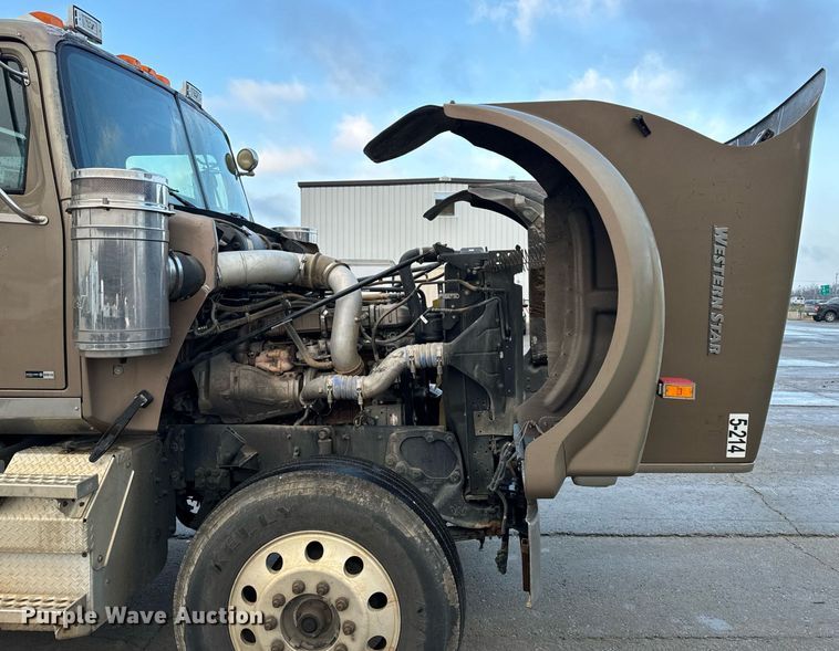 image for item NM9130 2012 Western Star 4900FA  semi truck