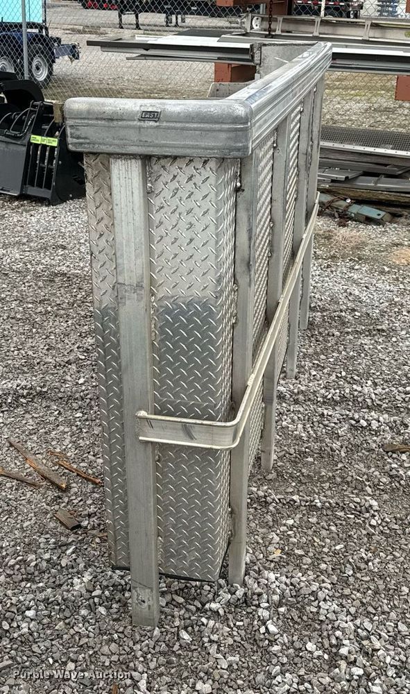 image for item NM9145 East  aluminum headache rack