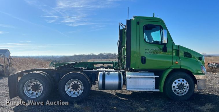 image for item NN9311 2016 Freightliner Cascadia  semi truck