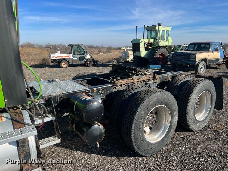 image for item NN9311 2016 Freightliner Cascadia  semi truck