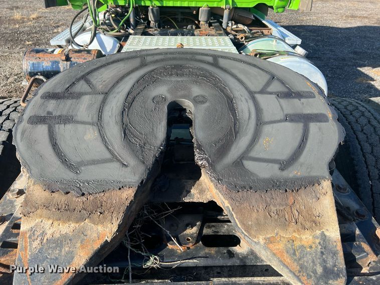 image for item NN9311 2016 Freightliner Cascadia  semi truck