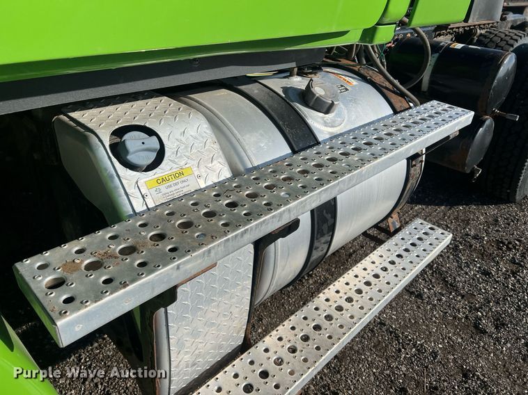 image for item NN9311 2016 Freightliner Cascadia  semi truck