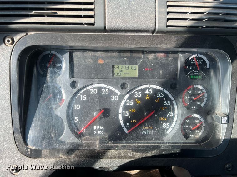 image for item NN9311 2016 Freightliner Cascadia  semi truck