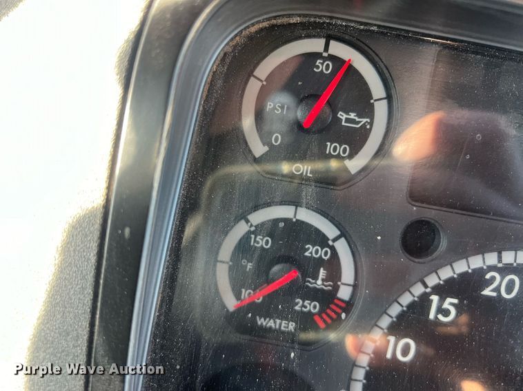 image for item NN9311 2016 Freightliner Cascadia  semi truck