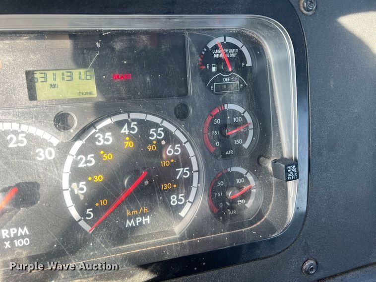 image for item NN9311 2016 Freightliner Cascadia  semi truck