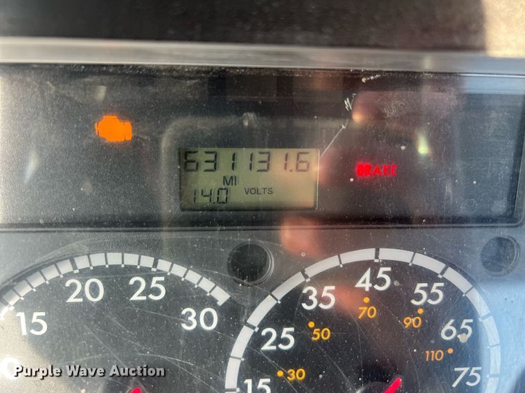 image for item NN9311 2016 Freightliner Cascadia  semi truck