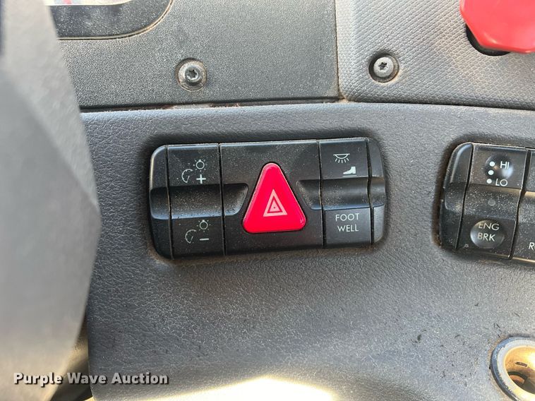 image for item NN9311 2016 Freightliner Cascadia  semi truck