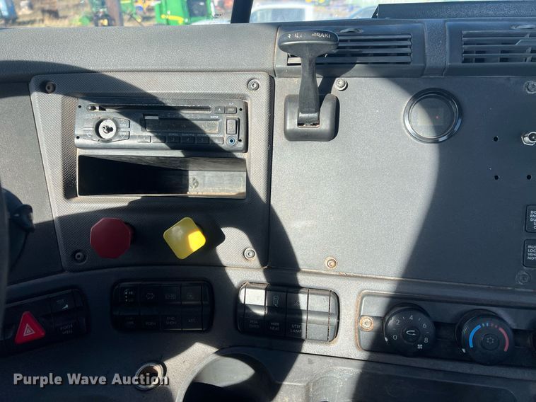 image for item NN9311 2016 Freightliner Cascadia  semi truck