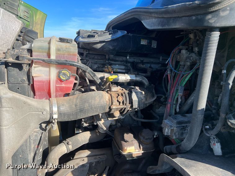 image for item NN9311 2016 Freightliner Cascadia  semi truck