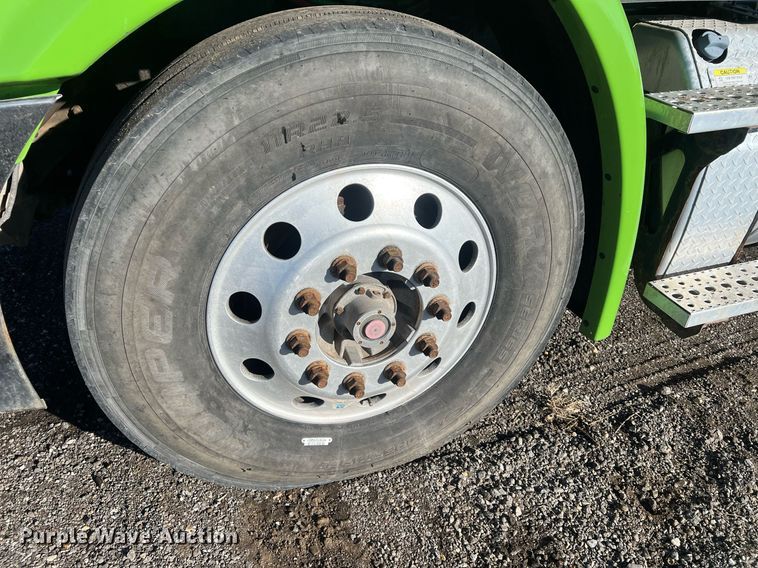 image for item NN9311 2016 Freightliner Cascadia  semi truck