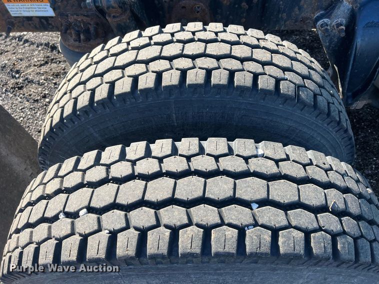 image for item NN9311 2016 Freightliner Cascadia  semi truck