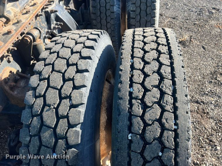 image for item NN9311 2016 Freightliner Cascadia  semi truck