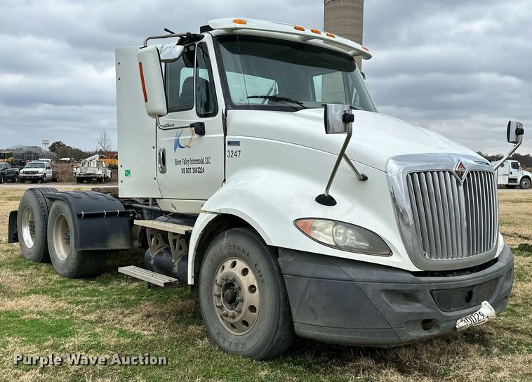 image for item NO9418 2013 International ProStar Plus  semi truck