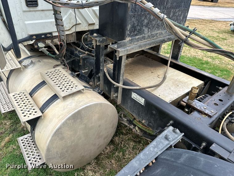 image for item NO9418 2013 International ProStar Plus  semi truck