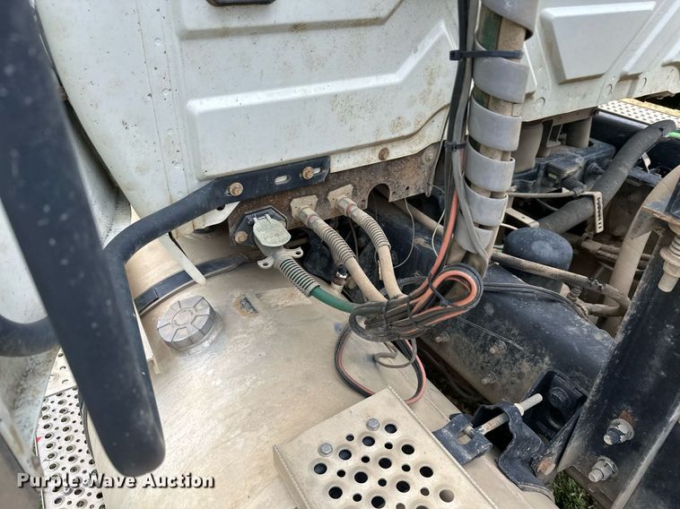 image for item NO9418 2013 International ProStar Plus  semi truck