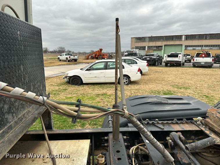 image for item NO9418 2013 International ProStar Plus  semi truck