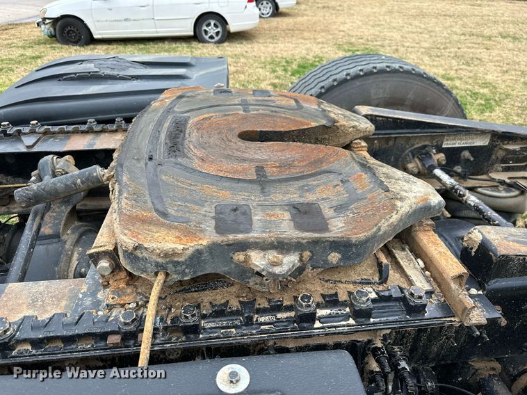 image for item NO9418 2013 International ProStar Plus  semi truck