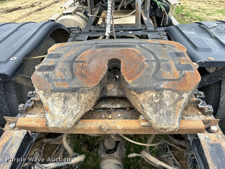 image for item NO9418 2013 International ProStar Plus  semi truck