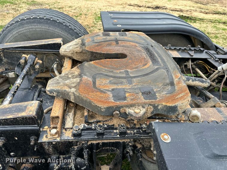 image for item NO9418 2013 International ProStar Plus  semi truck