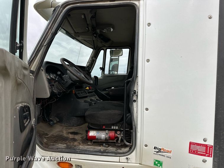 image for item NO9418 2013 International ProStar Plus  semi truck