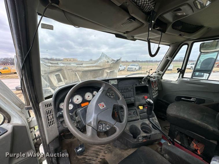 image for item NO9418 2013 International ProStar Plus  semi truck