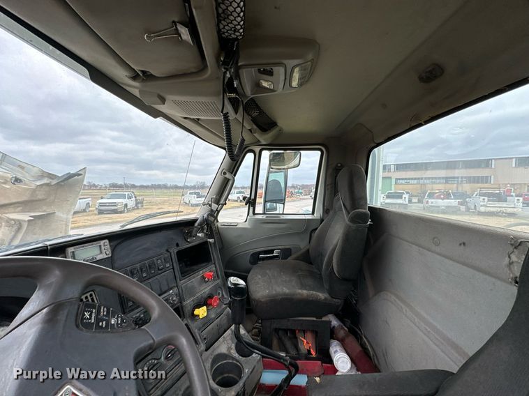 image for item NO9418 2013 International ProStar Plus  semi truck