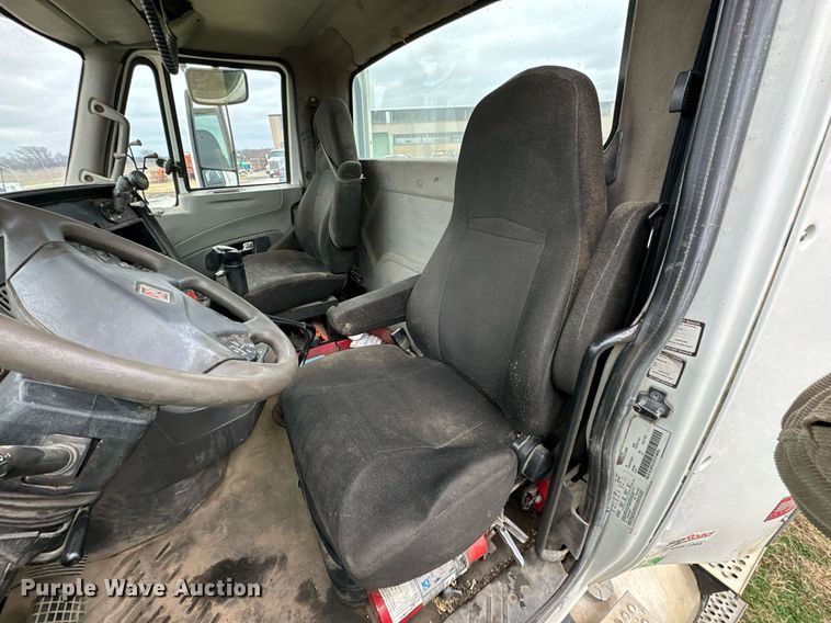 image for item NO9418 2013 International ProStar Plus  semi truck