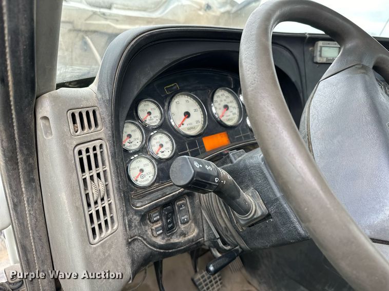 image for item NO9418 2013 International ProStar Plus  semi truck