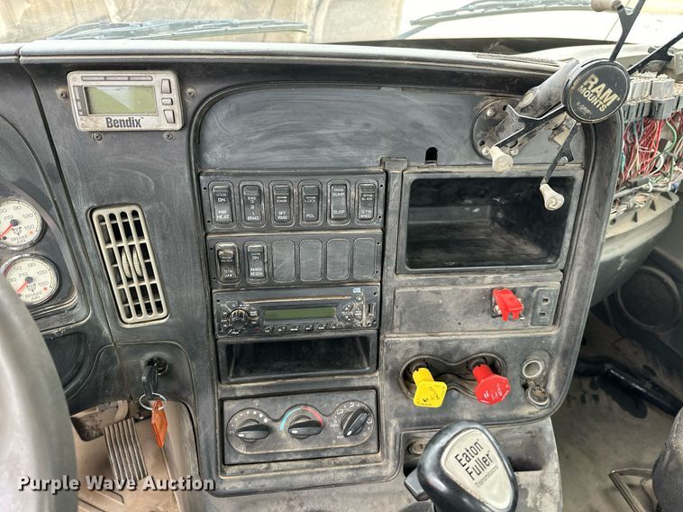 image for item NO9418 2013 International ProStar Plus  semi truck