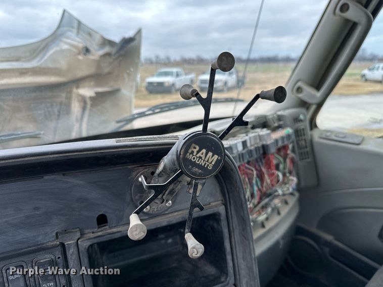 image for item NO9418 2013 International ProStar Plus  semi truck