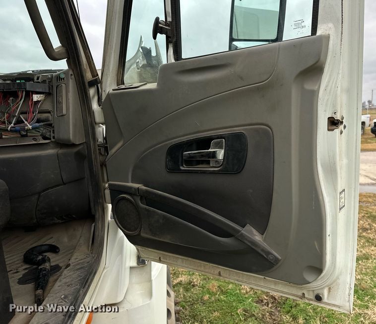 image for item NO9418 2013 International ProStar Plus  semi truck