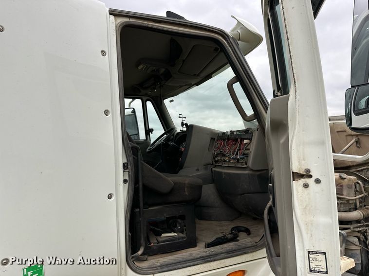 image for item NO9418 2013 International ProStar Plus  semi truck