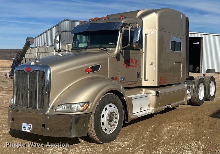 image for item NO9465 2013 Peterbilt 386  semi truck