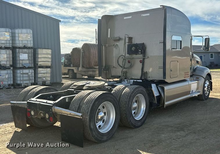 image for item NO9465 2013 Peterbilt 386  semi truck