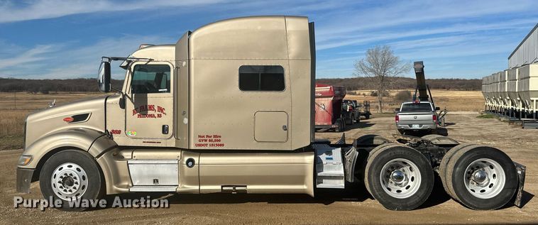 image for item NO9465 2013 Peterbilt 386  semi truck