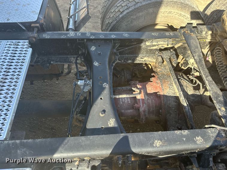 image for item NO9465 2013 Peterbilt 386  semi truck