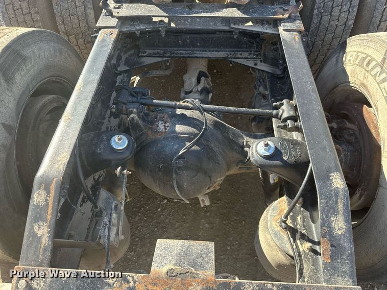 image for item NO9465 2013 Peterbilt 386  semi truck