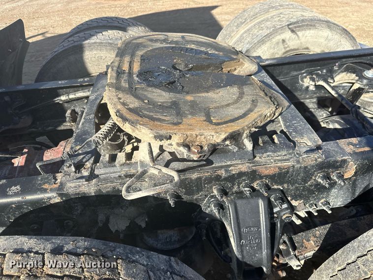 image for item NO9465 2013 Peterbilt 386  semi truck