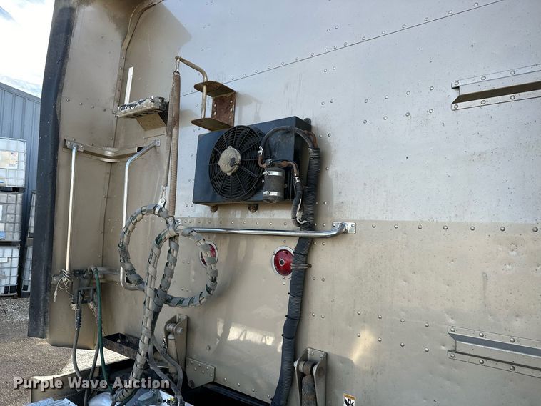 image for item NO9465 2013 Peterbilt 386  semi truck