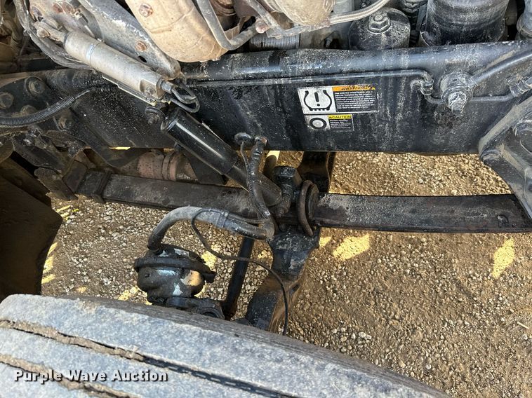 image for item NO9465 2013 Peterbilt 386  semi truck