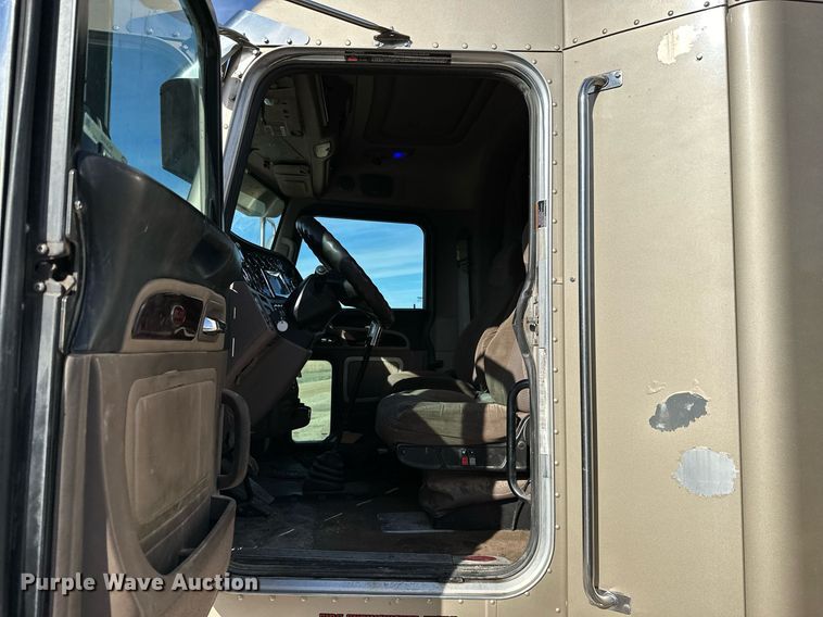 image for item NO9465 2013 Peterbilt 386  semi truck