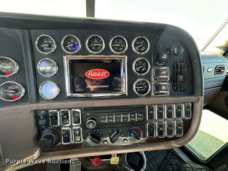 image for item NO9465 2013 Peterbilt 386  semi truck