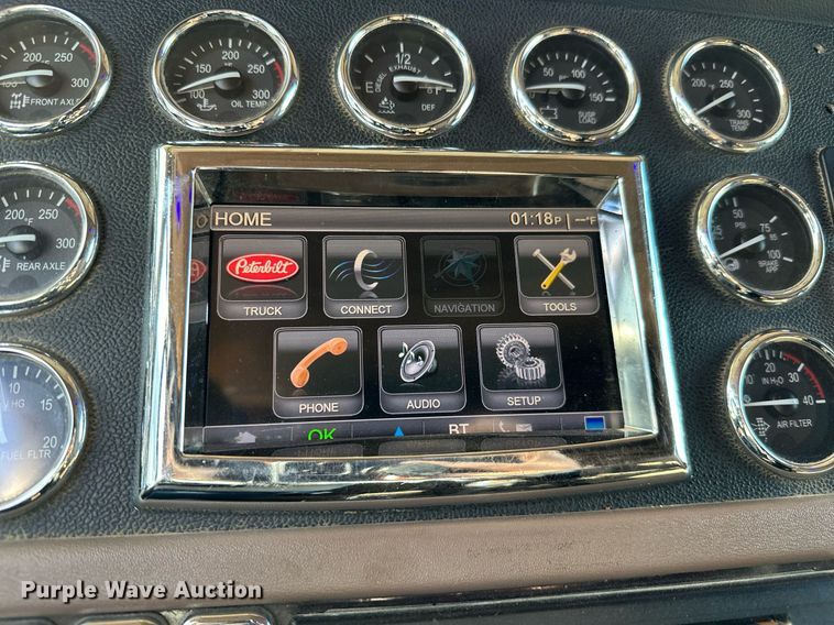 image for item NO9465 2013 Peterbilt 386  semi truck