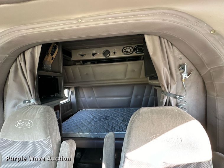 image for item NO9465 2013 Peterbilt 386  semi truck