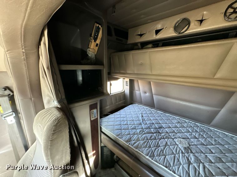 image for item NO9465 2013 Peterbilt 386  semi truck