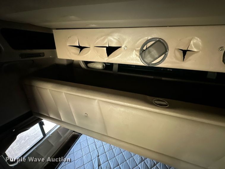 image for item NO9465 2013 Peterbilt 386  semi truck