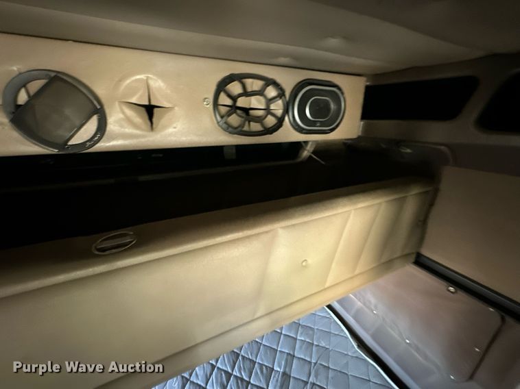 image for item NO9465 2013 Peterbilt 386  semi truck