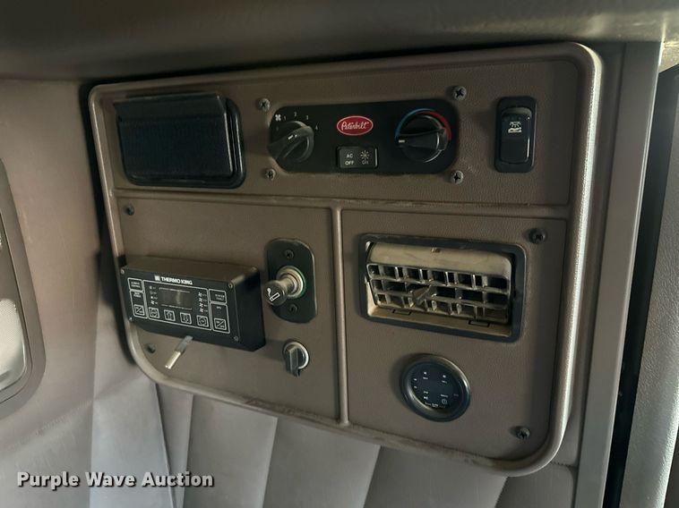 image for item NO9465 2013 Peterbilt 386  semi truck